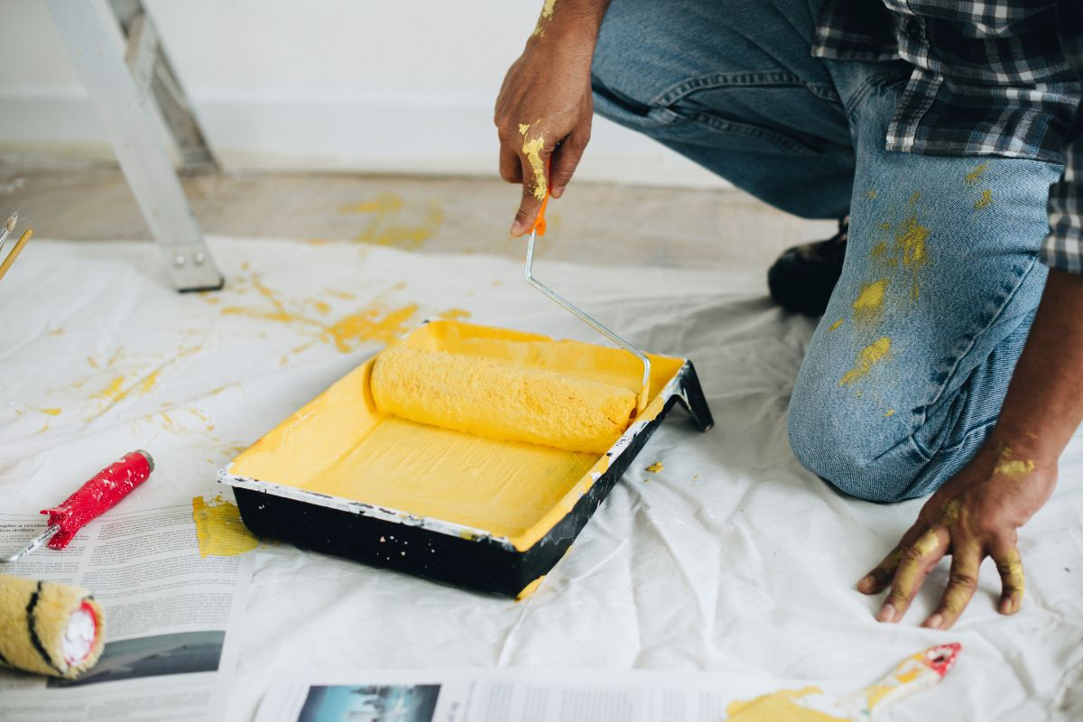 Prečo a ako používať zakrývacie fólie pri maľovaní