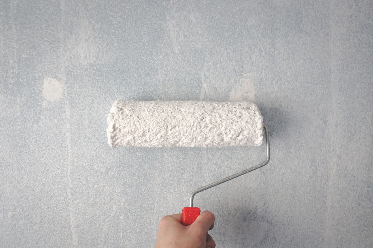 Aký je rozdiel medzi penetráciou a podkladovou farbou?